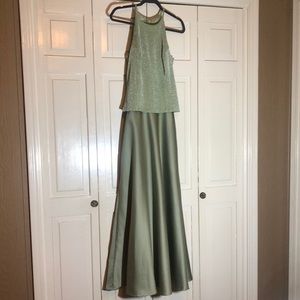 Green Michaelangelo formal Dress with Shawl And Long Gloves to match SZ 8